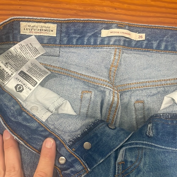 Levi’s wedgie straight. High waisted straight leg. Cropped. Like new condition. - Picture 2 of 8